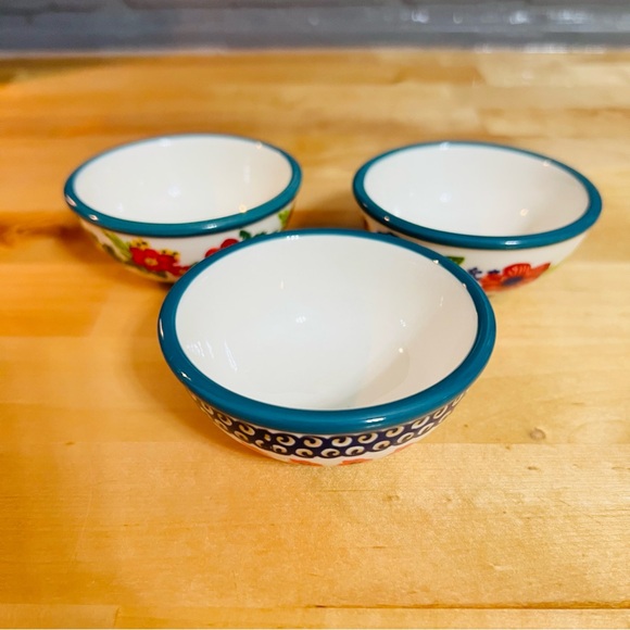 The Pioneer Woman Kitchen Bundle: Spatula, Spoon Rest, & 3 Small Condiment Bowls - Picture 11 of 12